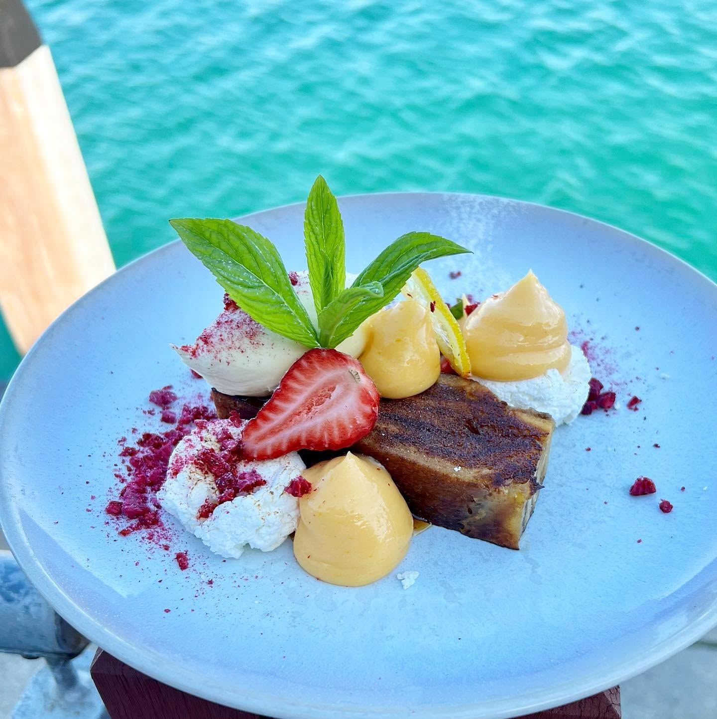 Lemon curd dessert